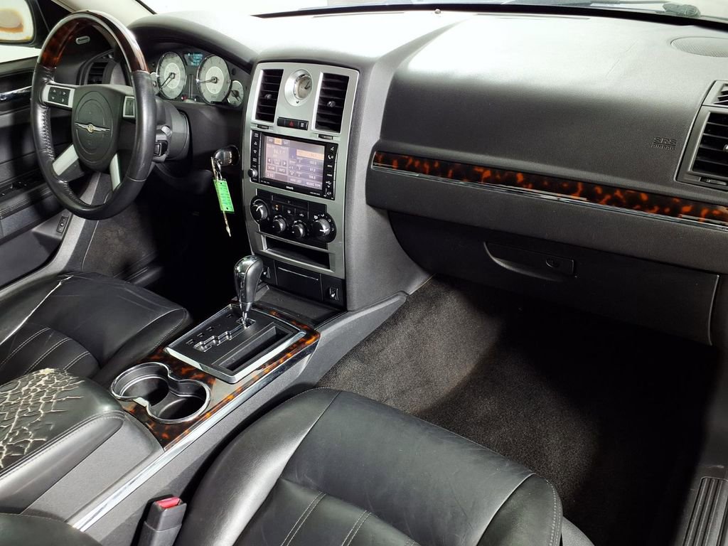 Used 2009 Chrysler 300 C image 13