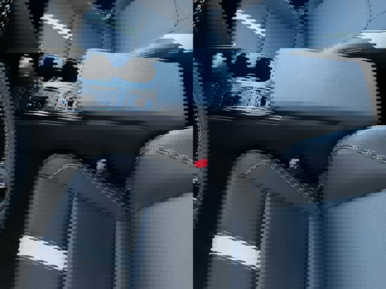 Used 2025 Toyota Camry SE image 34