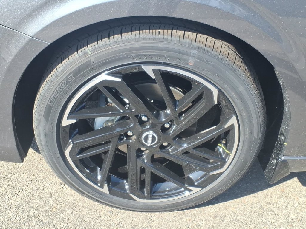 New 2026 Nissan Sentra SR w/ SR Premium Package FWD image 4