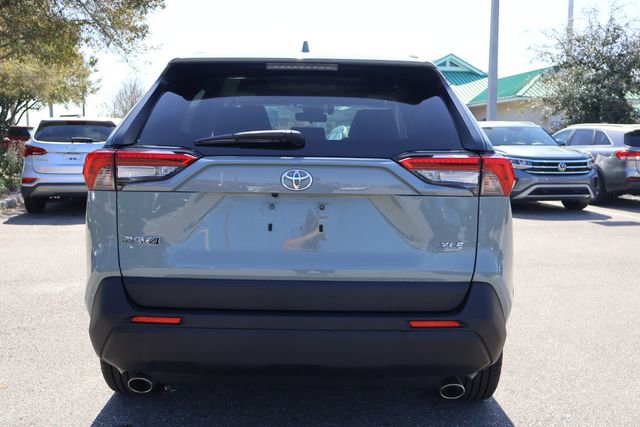 Used 2020 Toyota RAV4 XLE Premium image 7