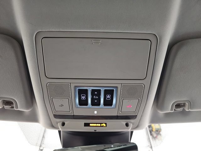 Used 2018 Land Rover Discovery SE AWD/4WD image 25