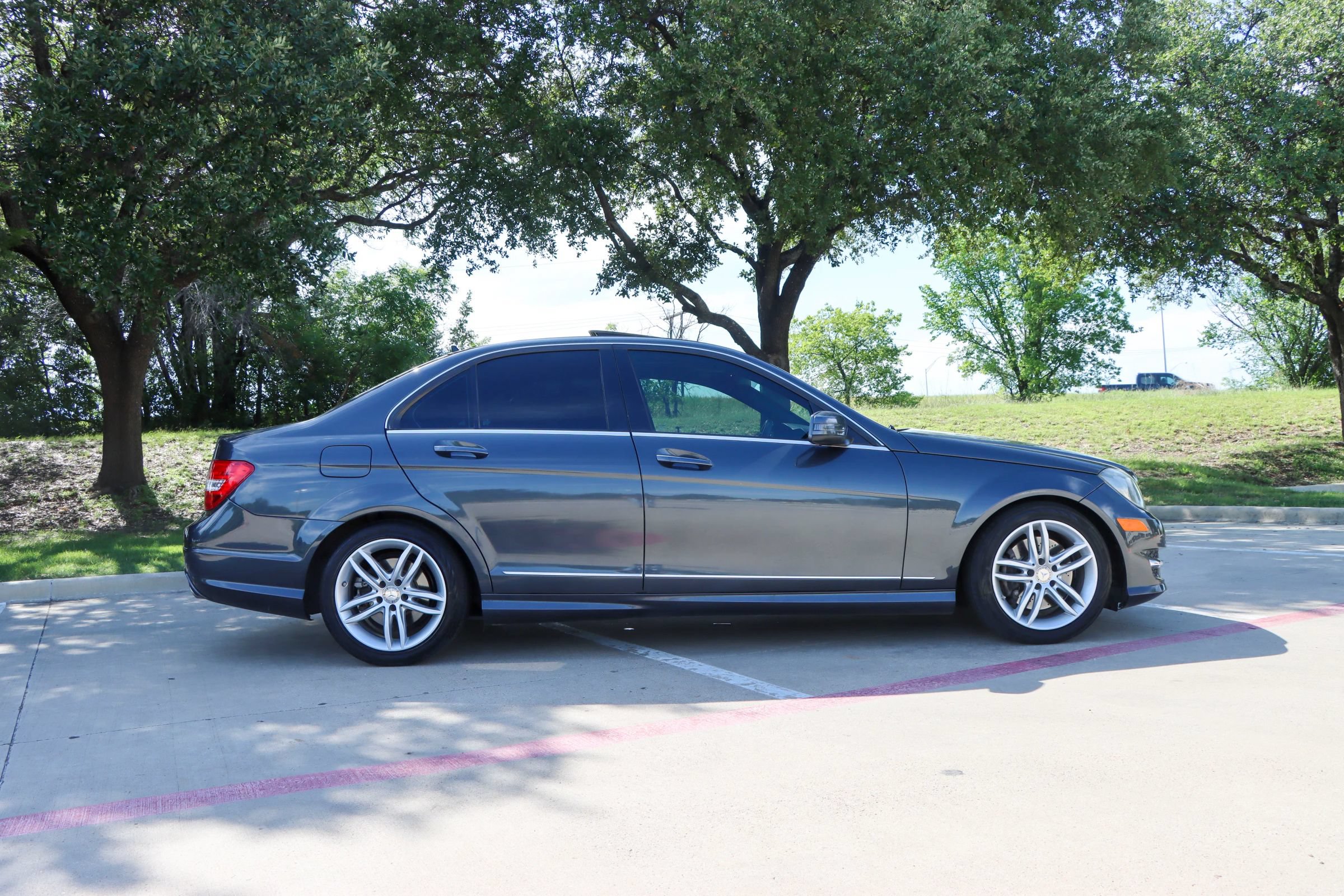 Used 2014 Mercedes-Benz C 300 4MATIC Sedan image 8