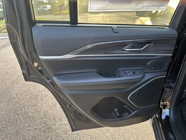 New 2025 Jeep Grand Cherokee Limited w/ Luxury Tech Group II image 20