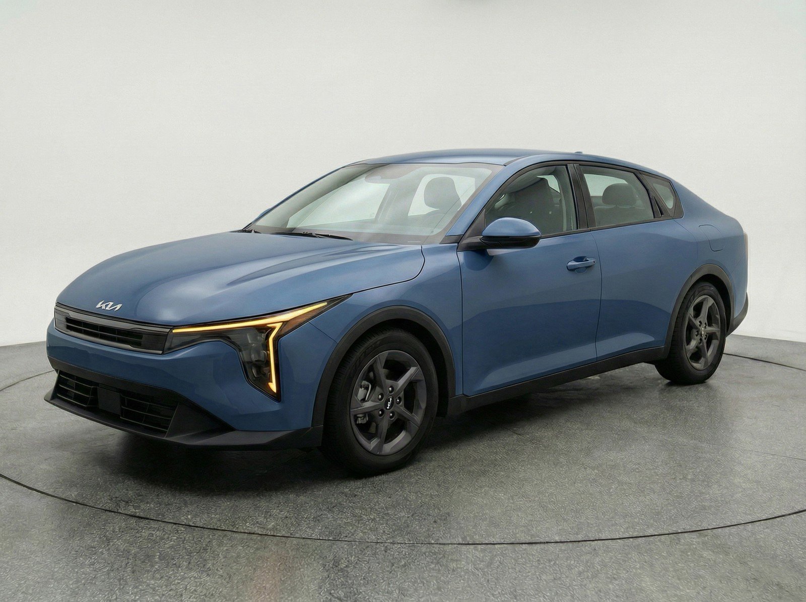 Used 2025 Kia K4 LXS image 3