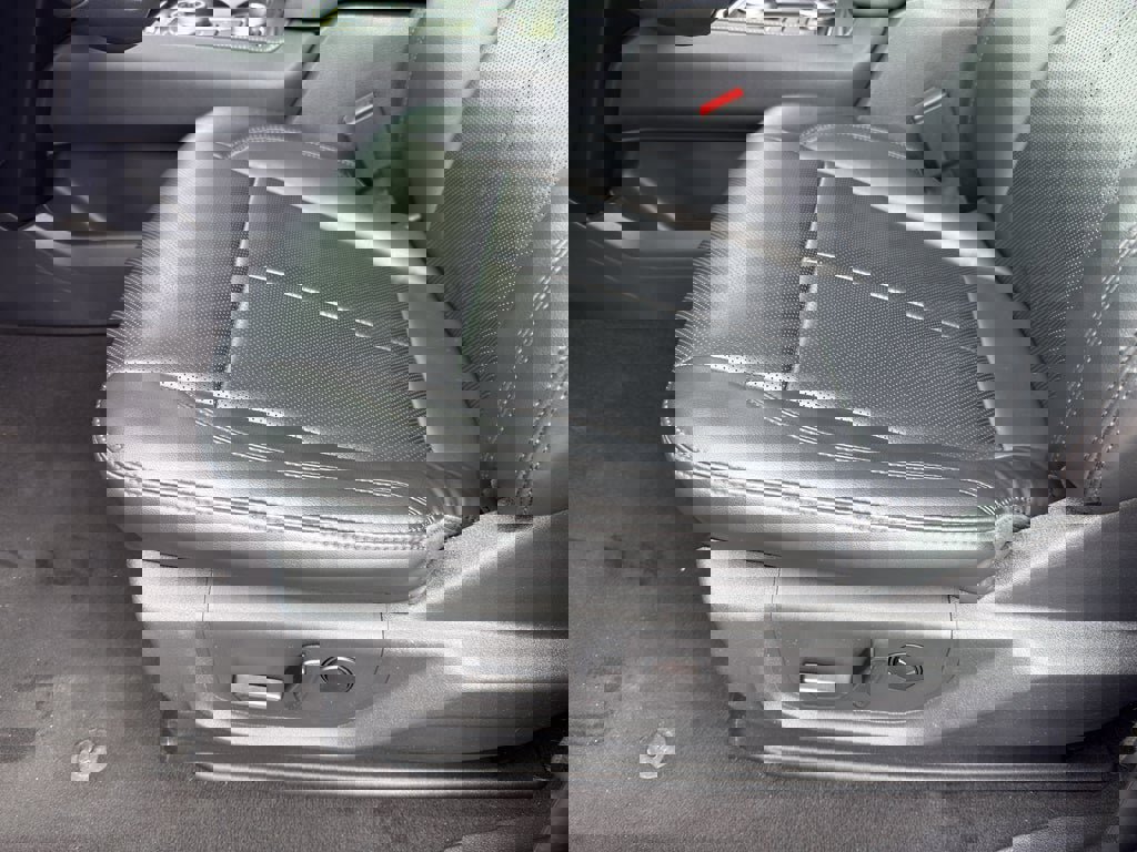 Used 2024 Ford Expedition XLT image 12