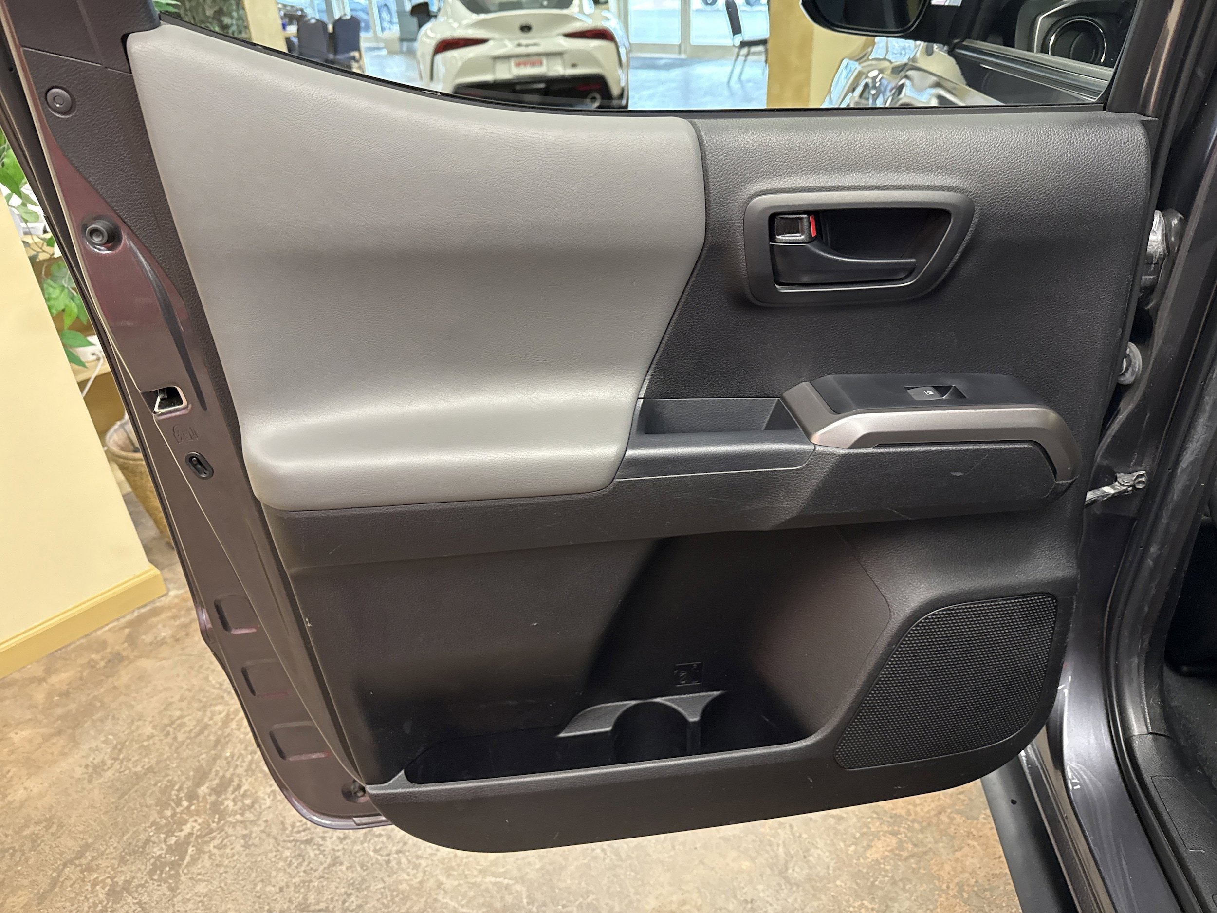Used 2023 Toyota Tacoma SR5 AWD/4WD image 21