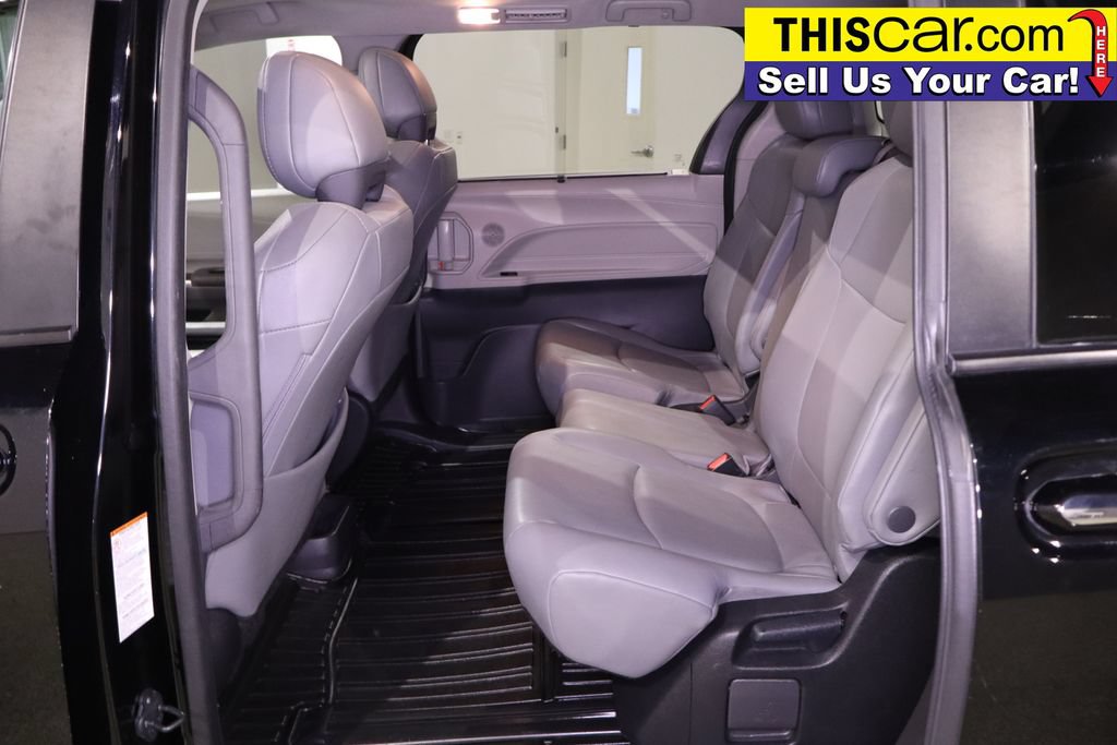 Used 2023 Toyota Sienna XLE FWD image 30