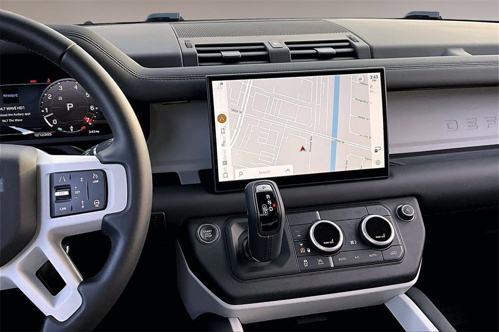 Used 2025 Land Rover Defender 110 S image 9