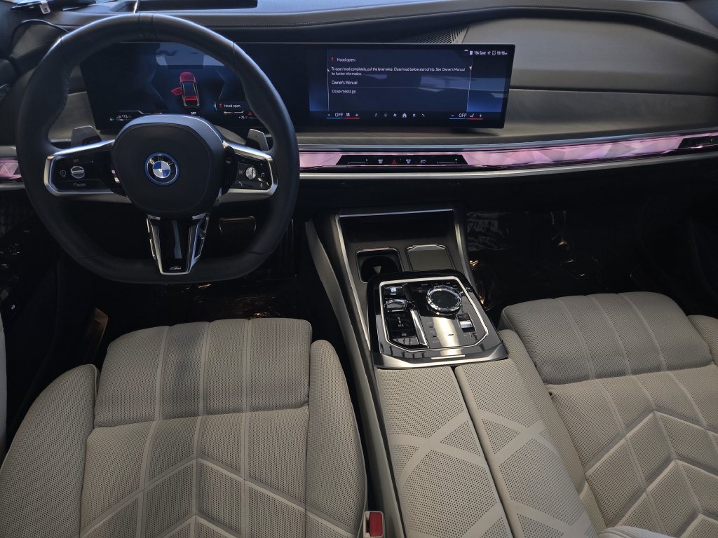 Certified 2024 BMW 750e xDrive w/ Executive Package AWD/4WD image 27