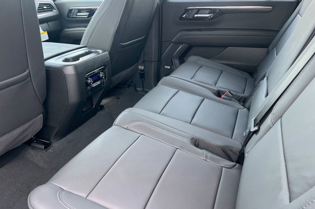 New 2026 Chevrolet Suburban LT image 9