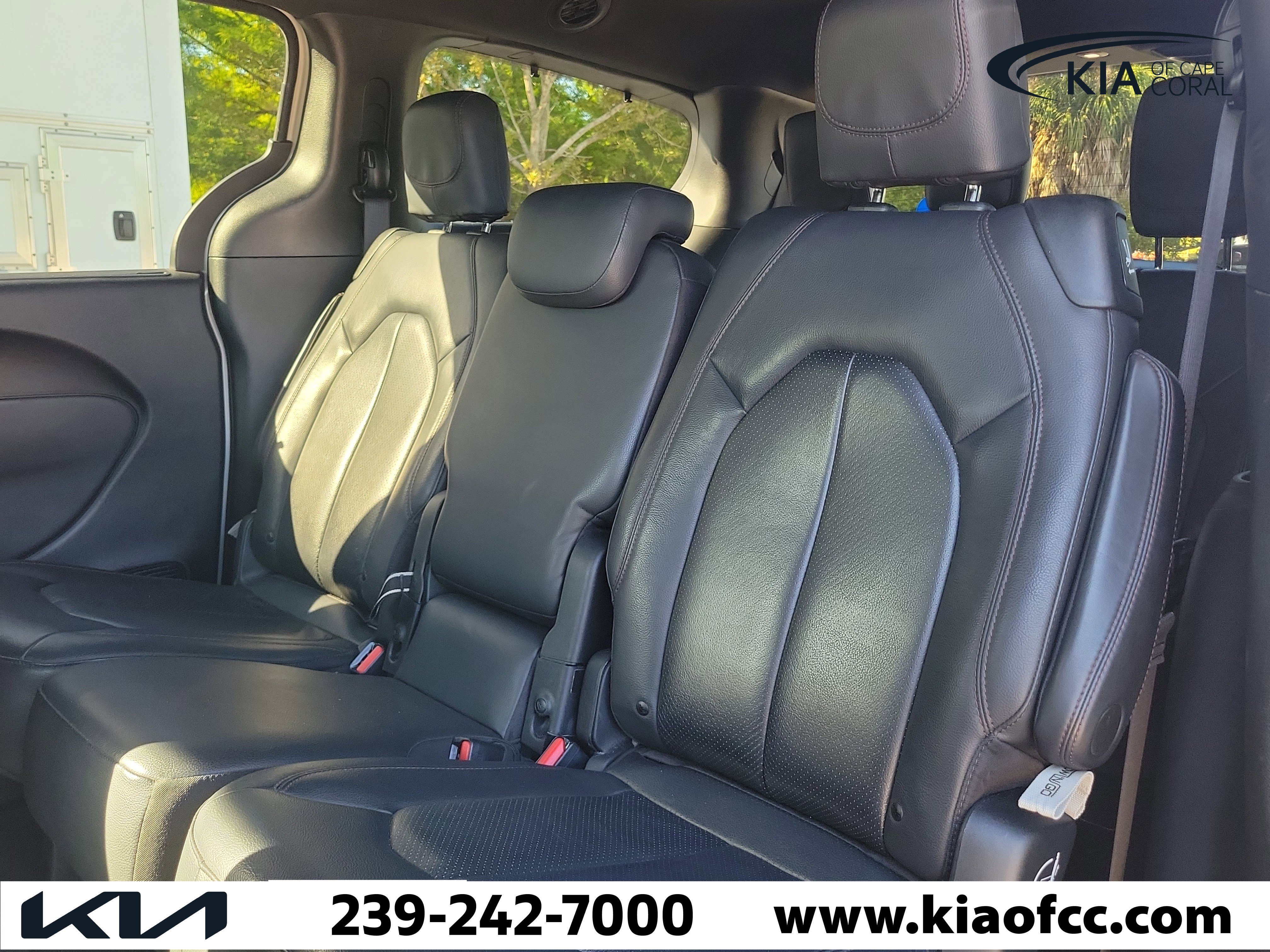 Used 2020 Chrysler Pacifica Touring-L image 13