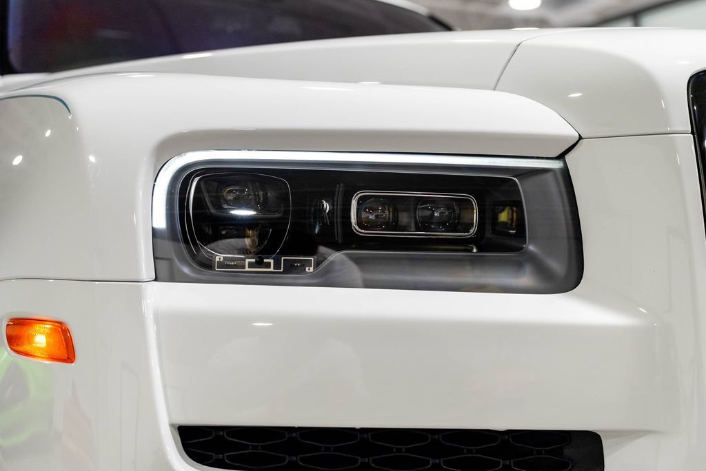 Used 2022 Rolls-Royce Cullinan Black Badge AWD/4WD image 11