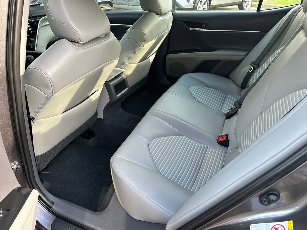 Used 2018 Toyota Camry SE w/ Moonroof Package FWD image 15