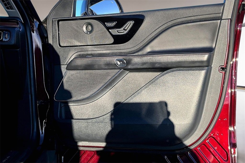 Used 2020 Lincoln Aviator Reserve image 19