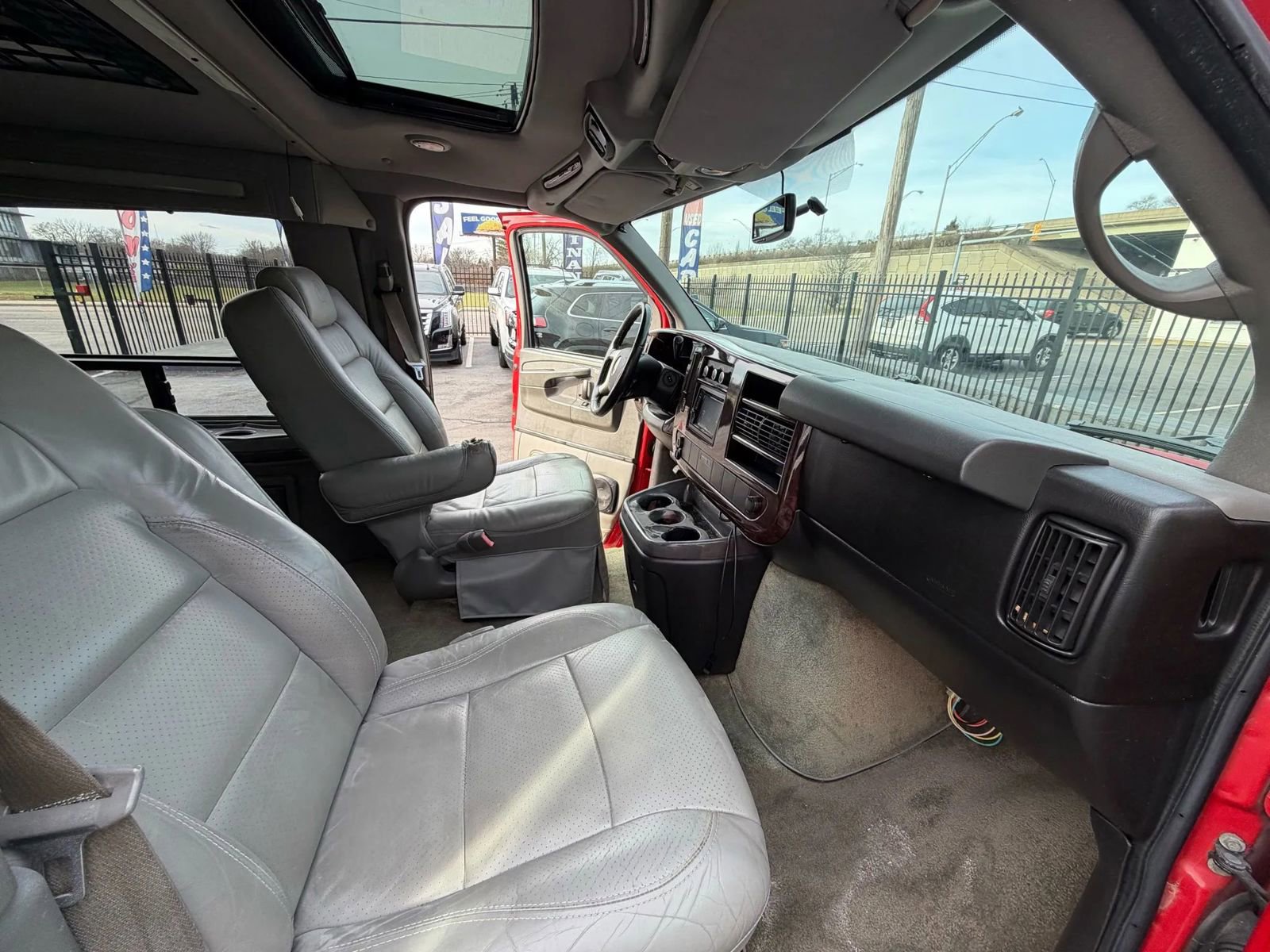 Used 2010 Chevrolet Express 1500 w/ Power Package image 33