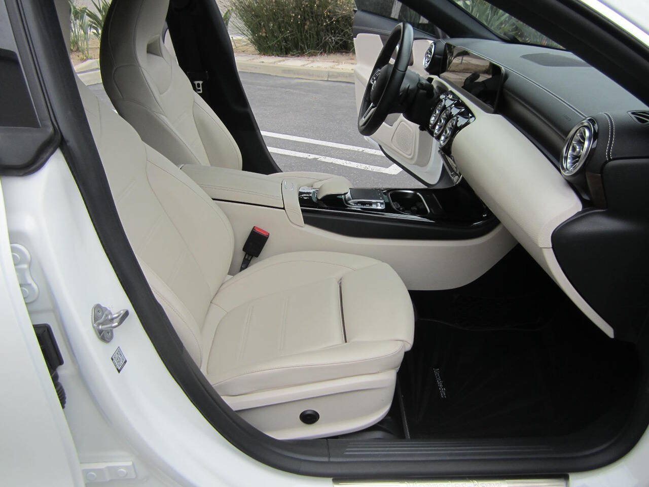 Used 2020 Mercedes-Benz CLA 250 image 22
