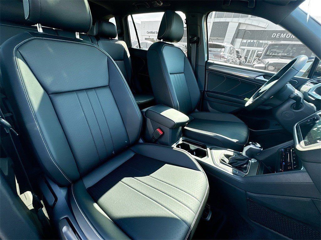 Used 2024 Volkswagen Tiguan SE R-Line FWD image 32