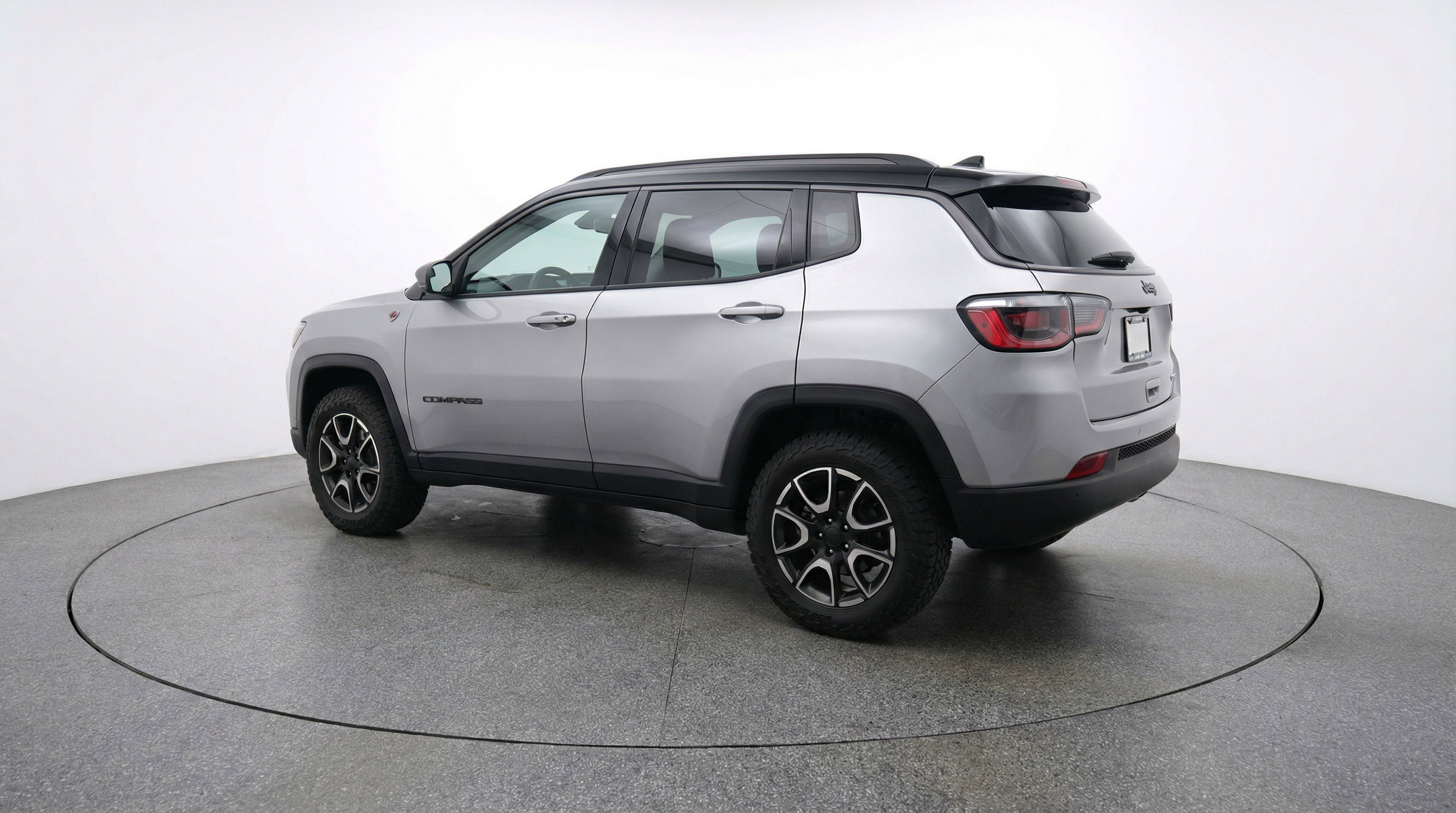 Used 2025 Jeep Compass Trailhawk image 6
