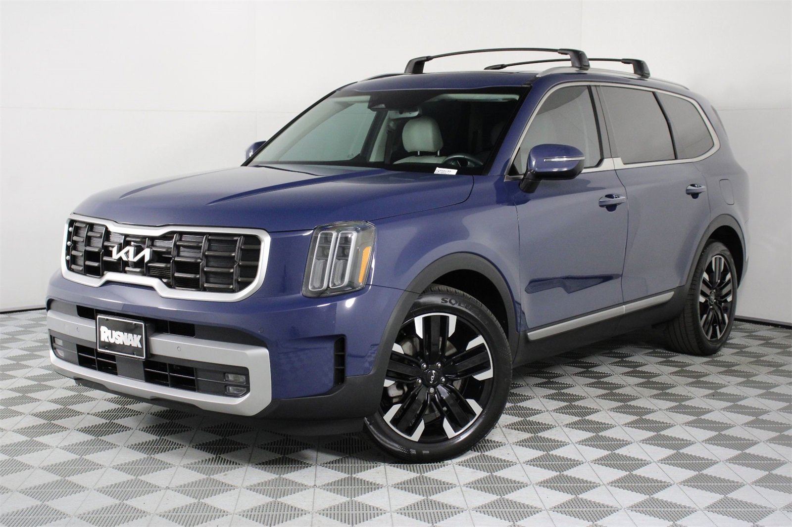 Used 2023 Kia Telluride SX image 3