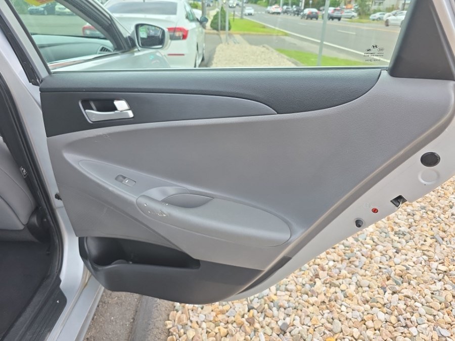 Used 2011 Hyundai Sonata GLS FWD image 14