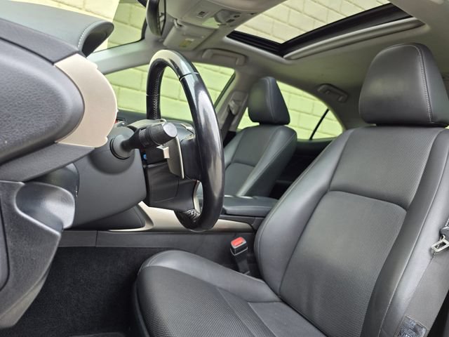 Used 2016 Lexus IS 200t RWD image 22