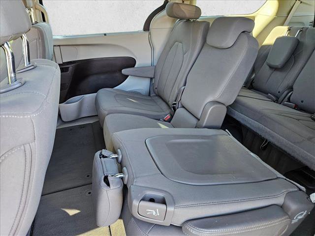 Used 2019 Chrysler Pacifica Touring Plus w/ Tire & Wheel Group image 21