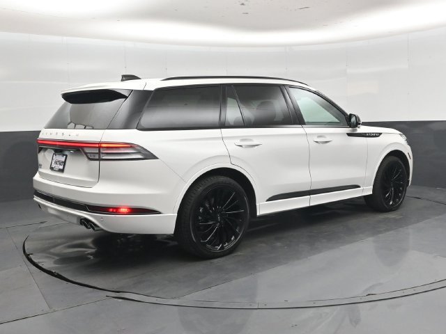 Used 2025 Lincoln Aviator Reserve w/ Equipment Group 201A AWD/4WD image 3