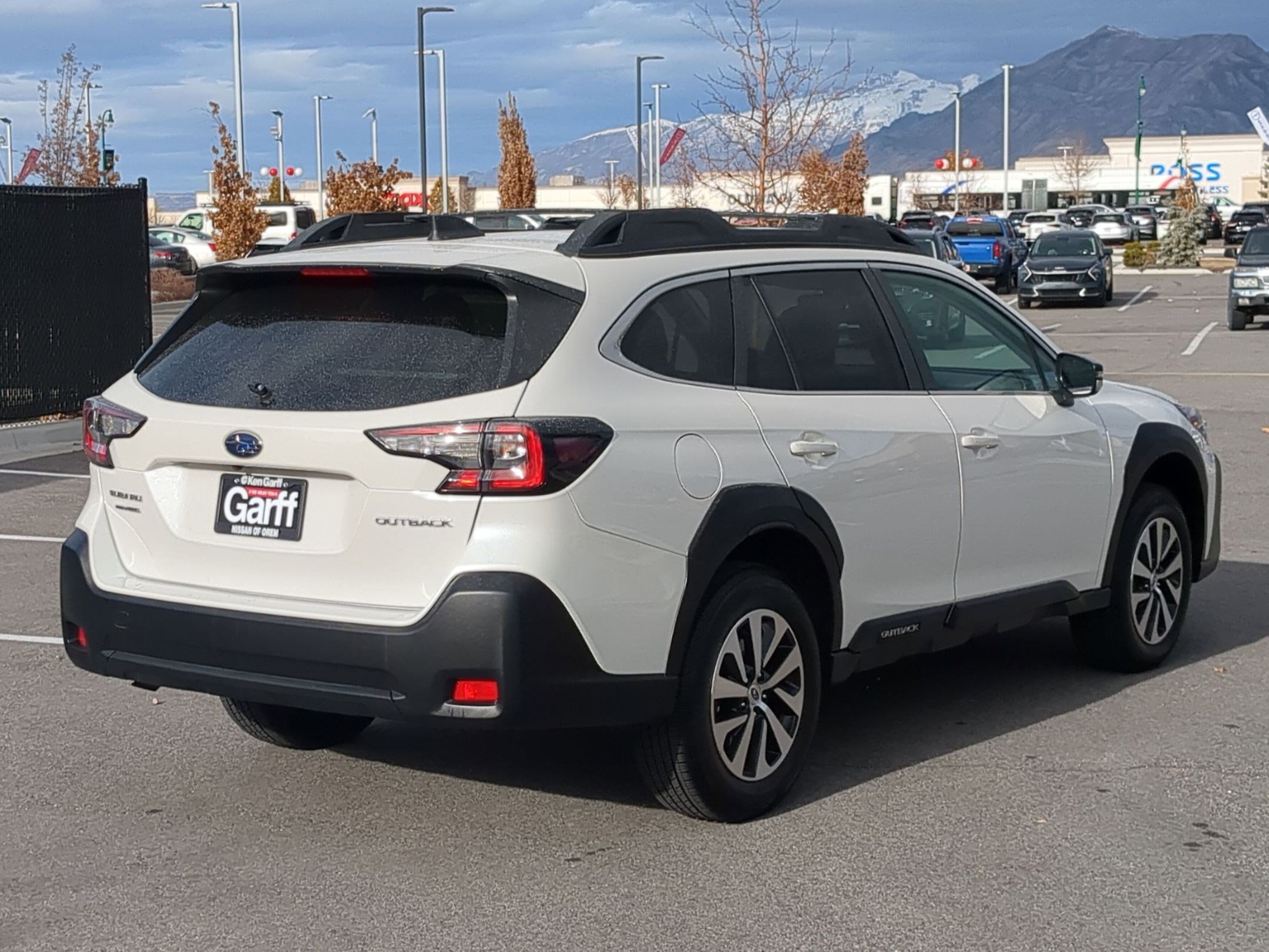 Used 2023 Subaru Outback Premium image 3