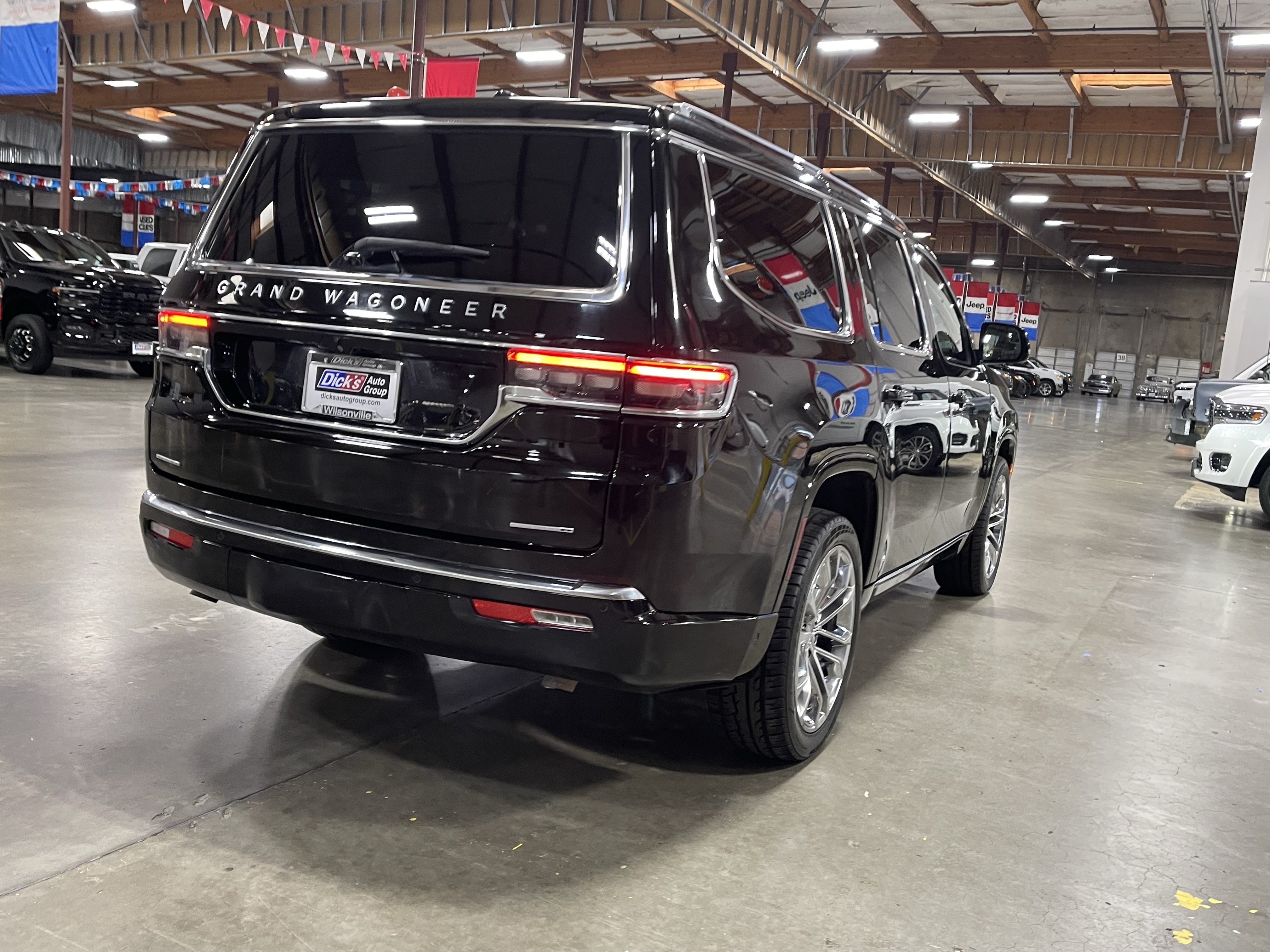 Used 2023 Jeep Grand Wagoneer Series II AWD/4WD image 5