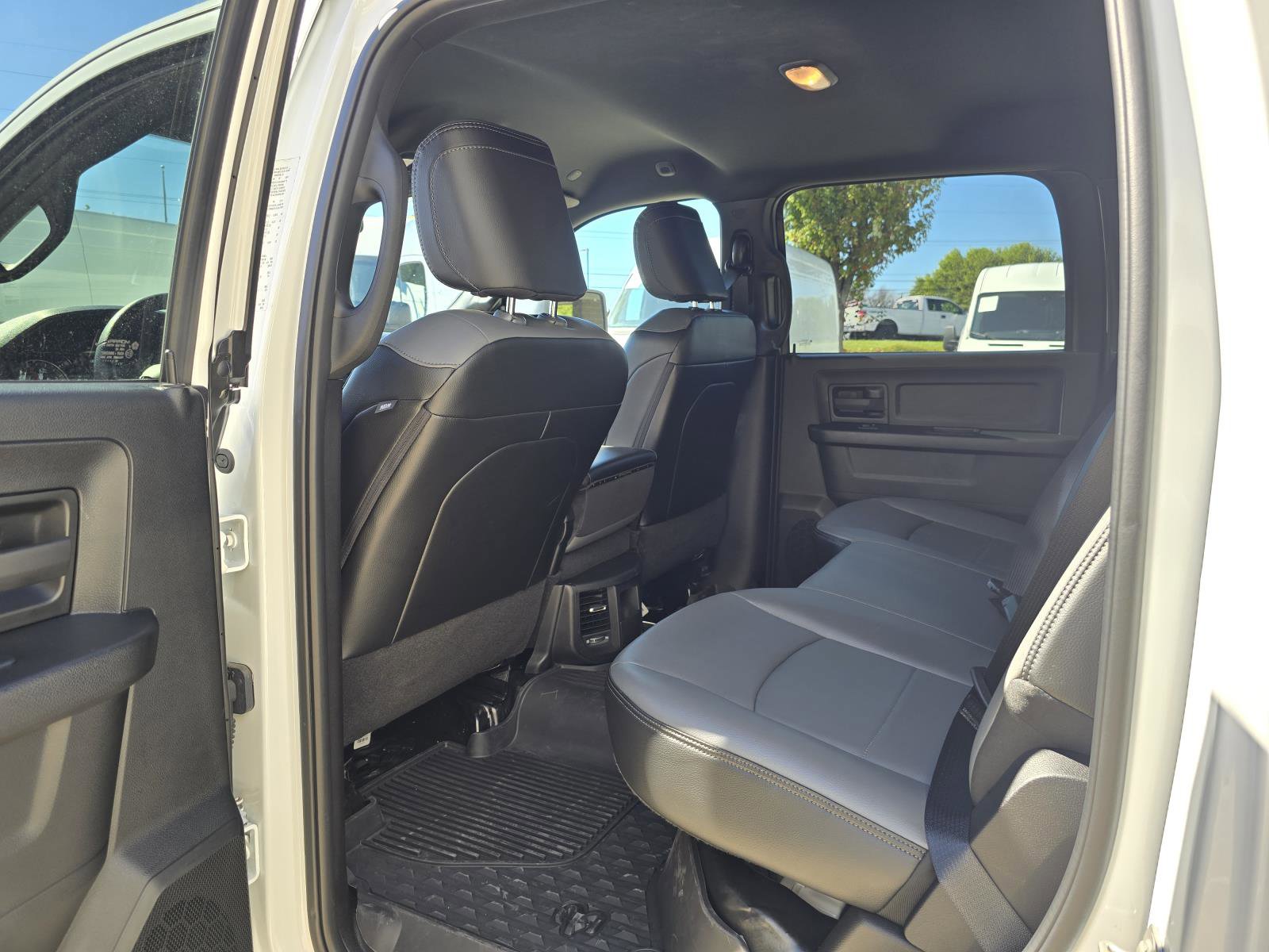 Used 2024 RAM 2500 Tradesman w/ Chrome Appearance Group image 31