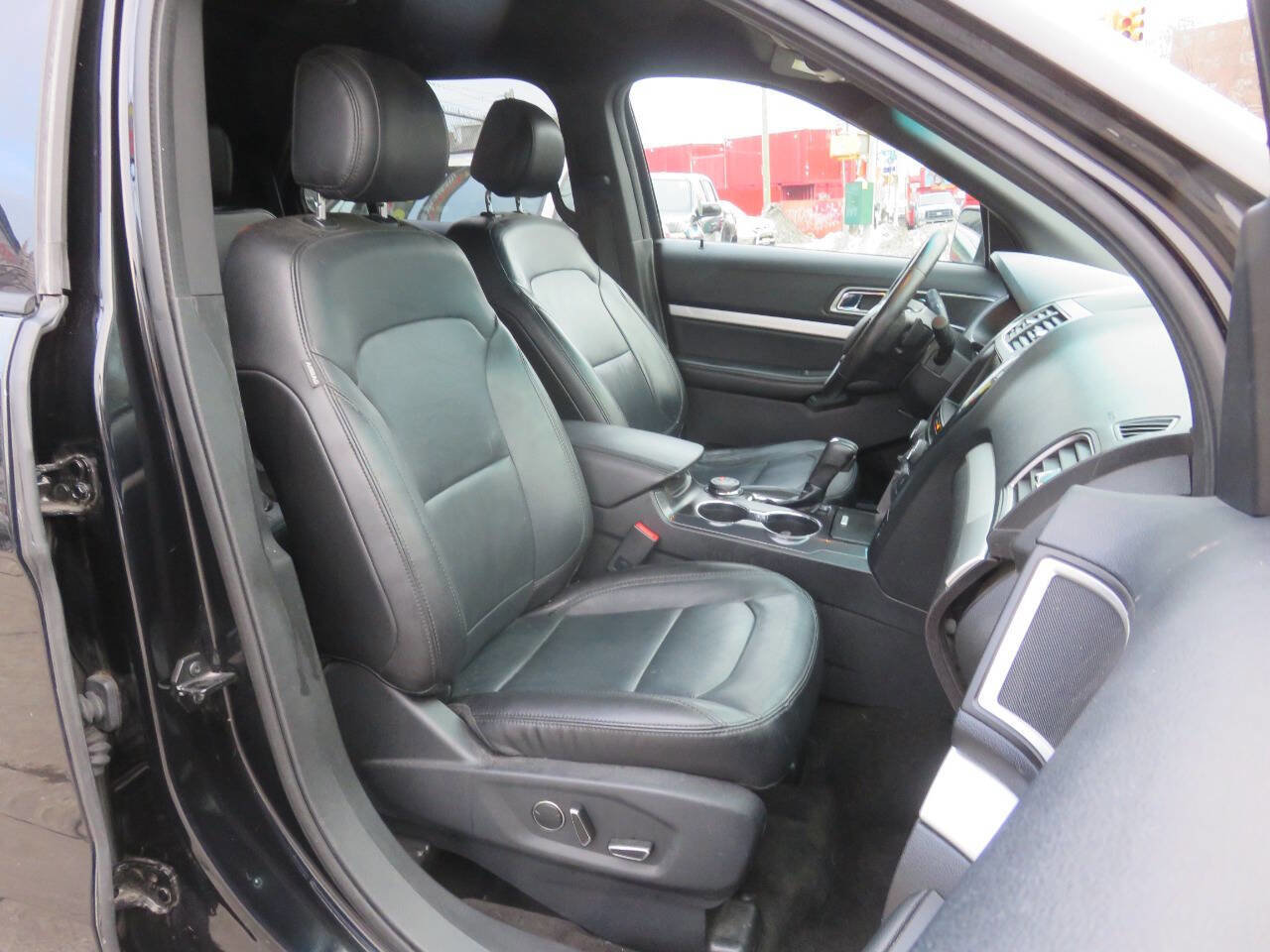 Used 2016 Ford Explorer XLT w/ Equipment Group 202A AWD/4WD image 11