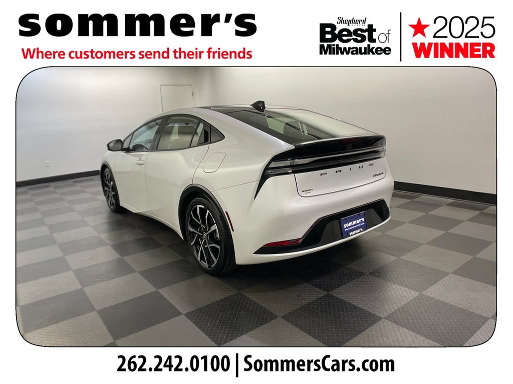 Used 2023 Toyota Prius Prime Premium FWD image 3