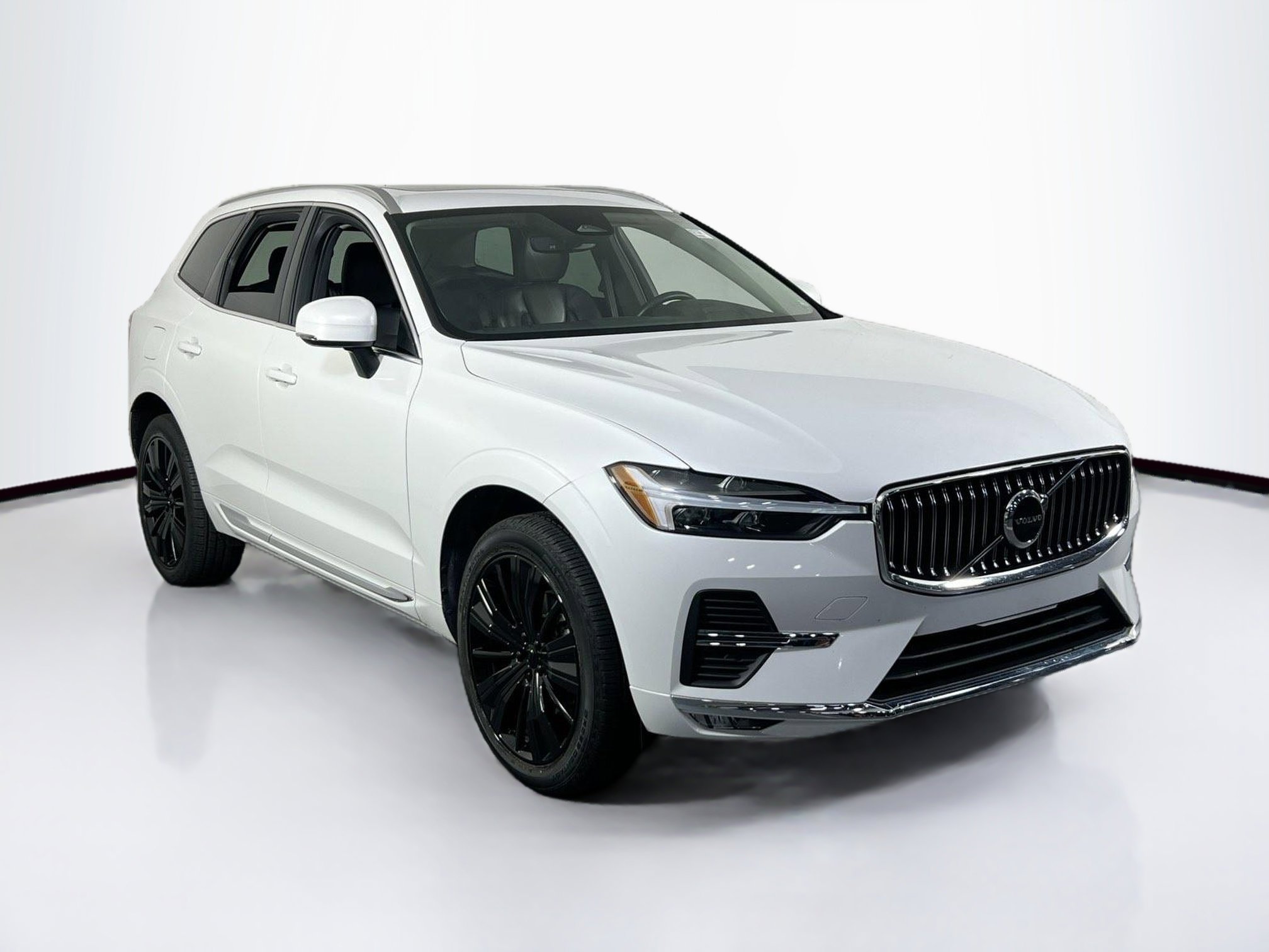 Used 2022 Volvo XC60 B5 Inscription w/ Protection Package Premier image 3