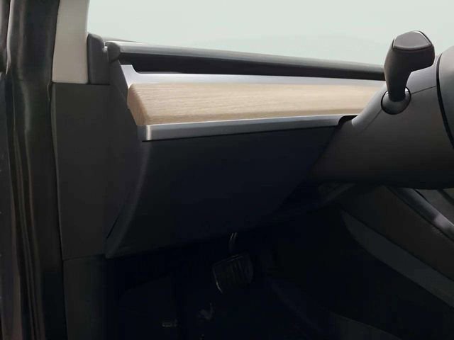 Used 2023 Tesla Model 3 Standard Range image 9