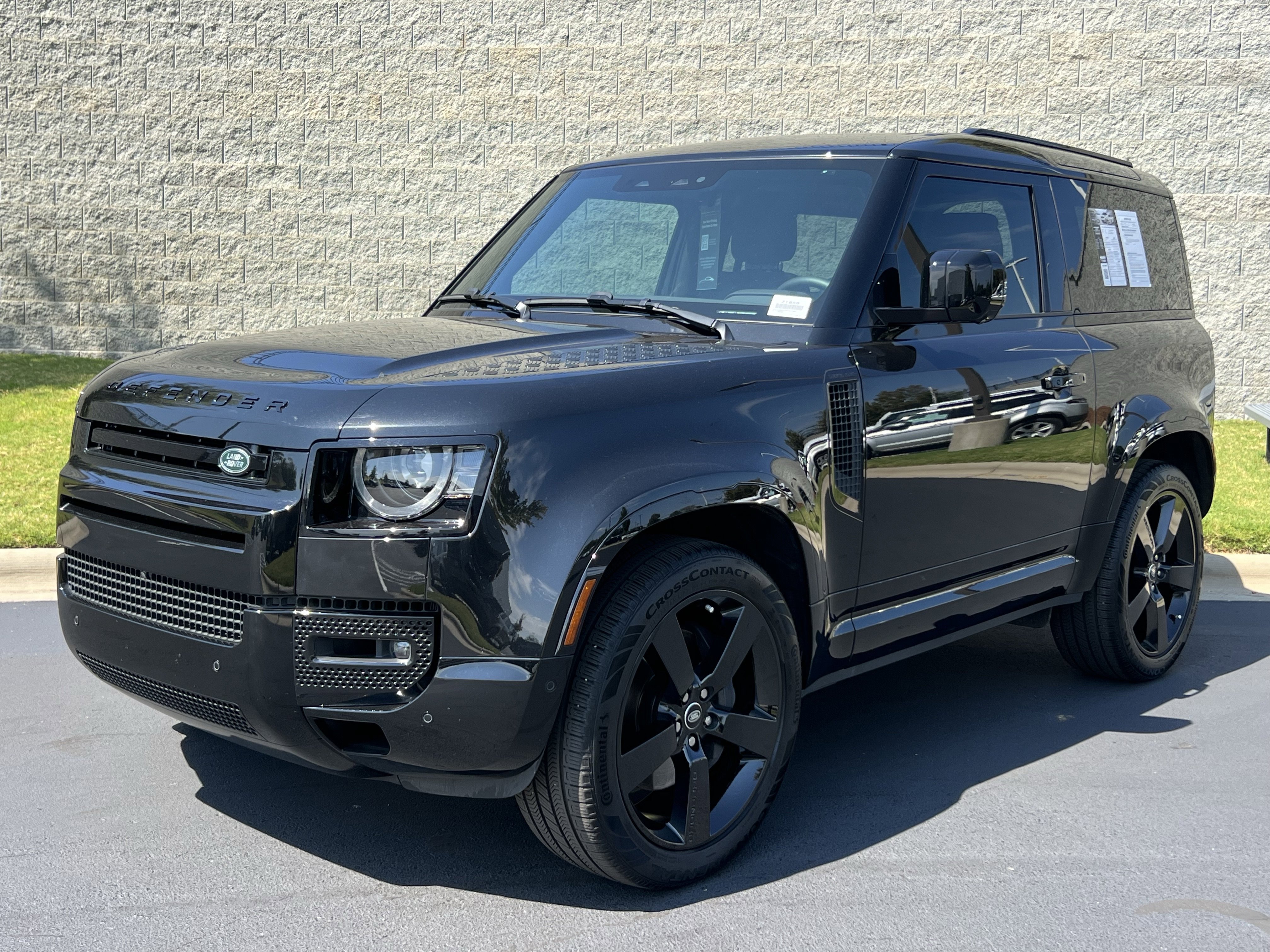 Used 2024 Land Rover Defender 90 X-Dynamic SE image 1