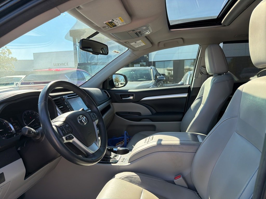 Used 2016 Toyota Highlander XLE image 16