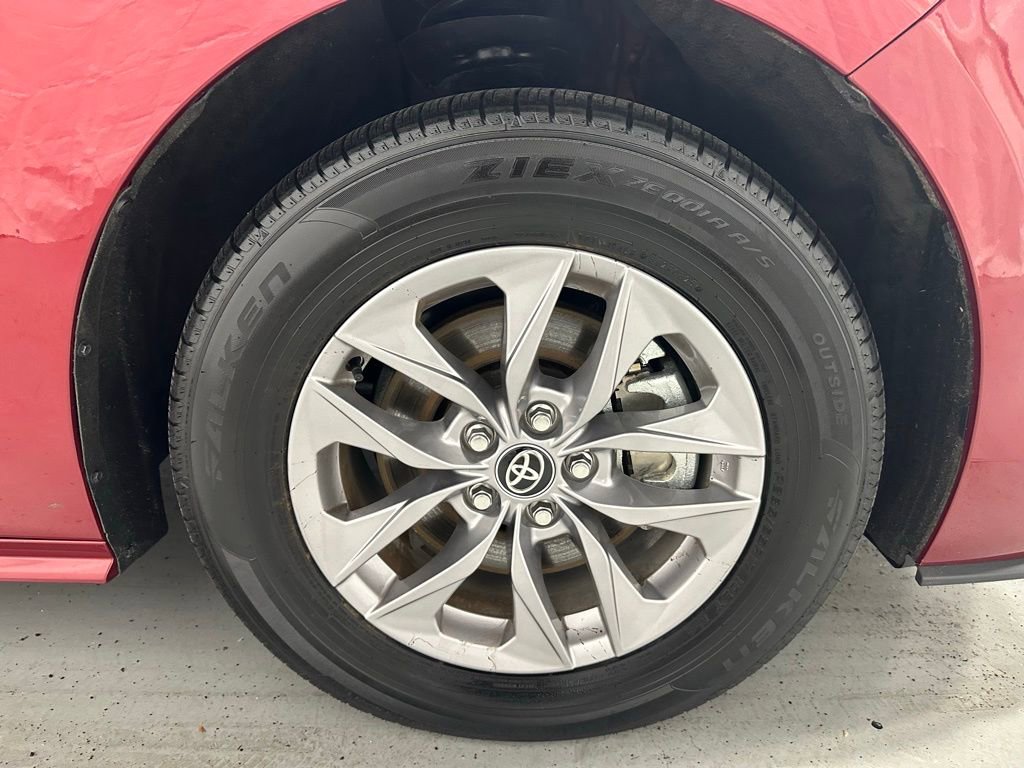 Used 2025 Toyota Sienna XLE image 68