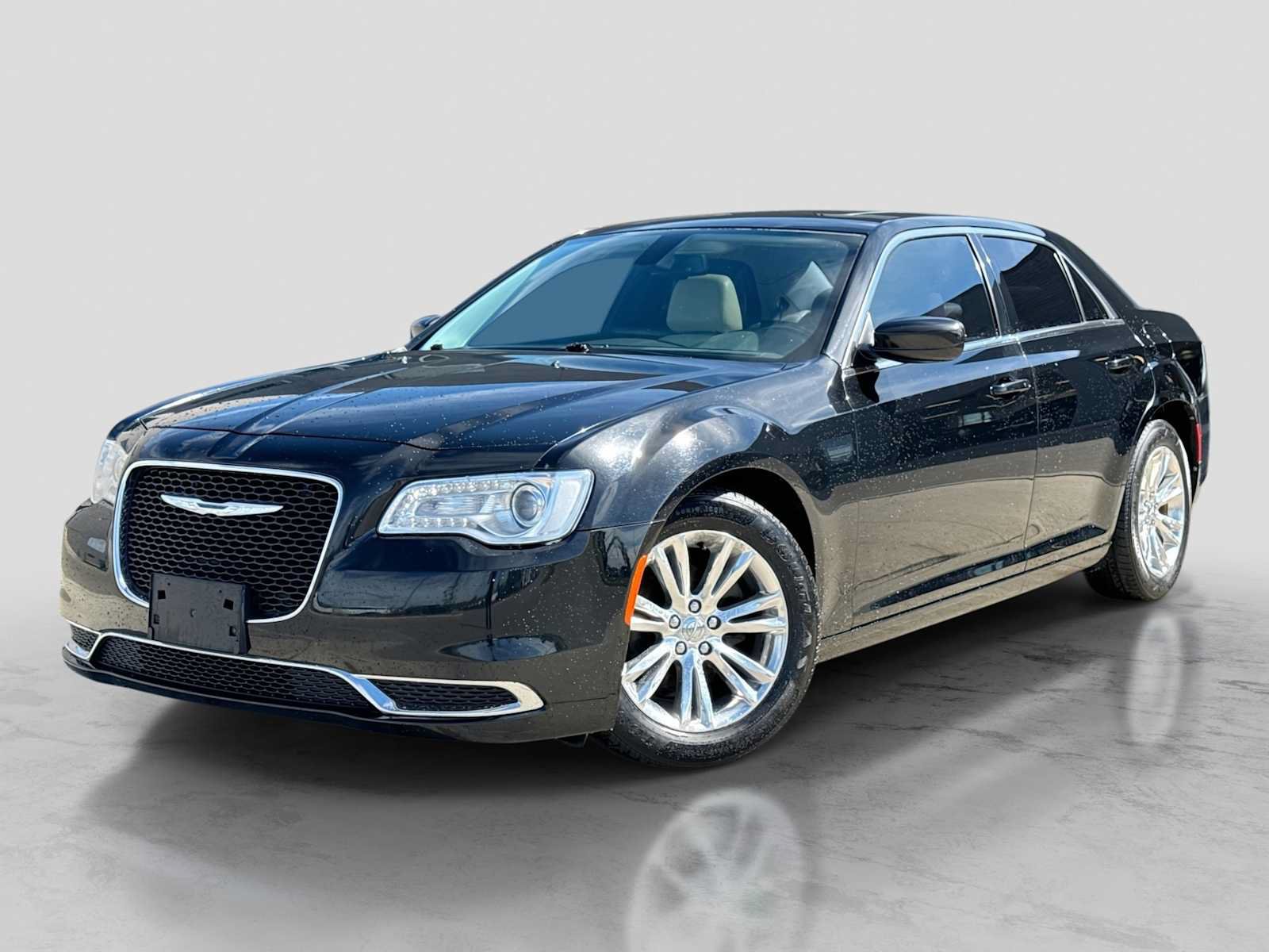 Used 2017 Chrysler 300 Limited RWD image 1