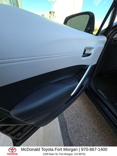 Used 2025 Toyota Corolla Cross LE w/ Moonroof Package image 13