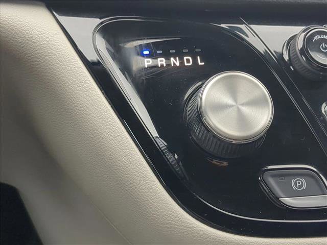 Used 2023 Chrysler Pacifica Touring-L image 12