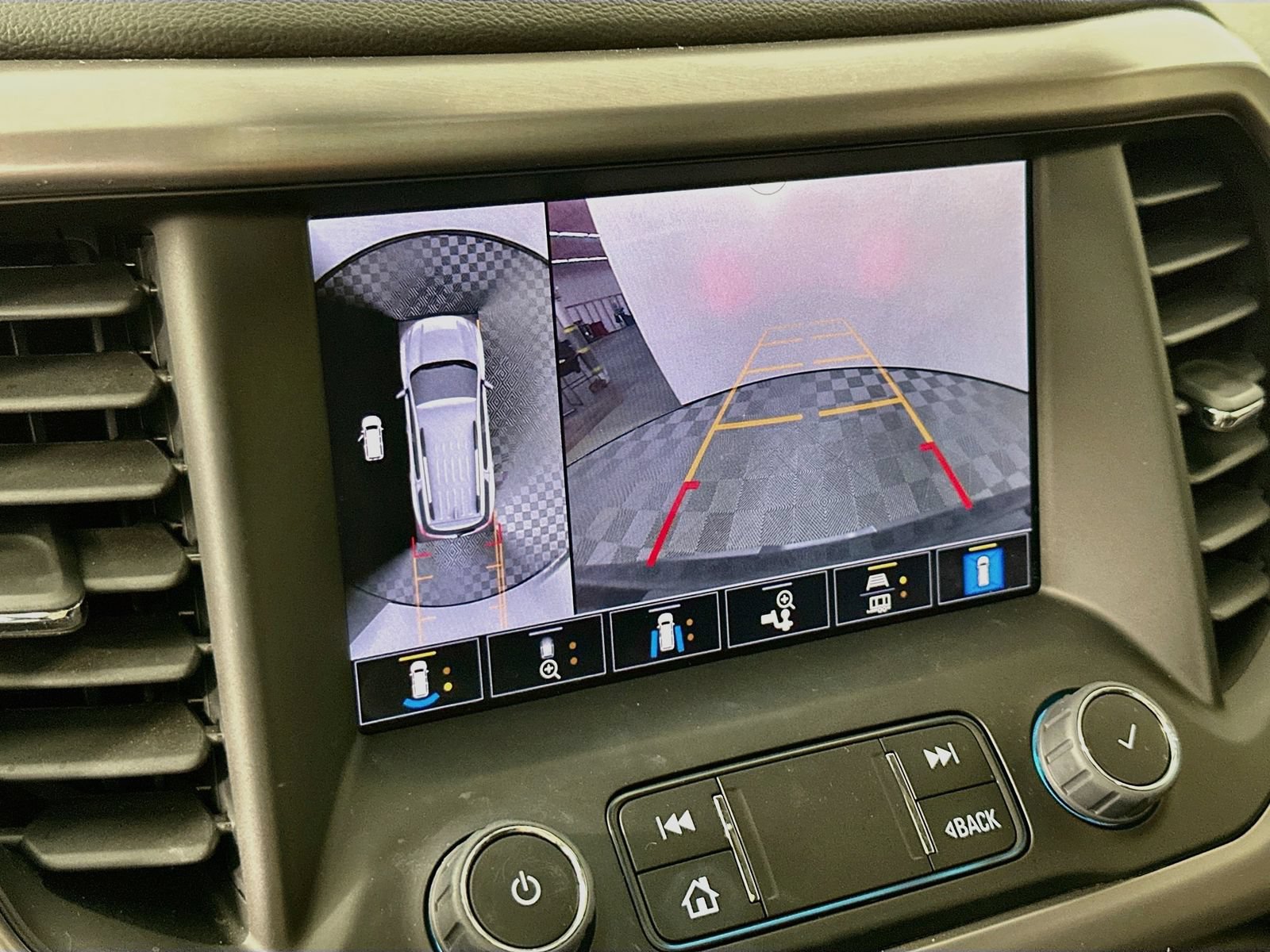 Used 2023 GMC Acadia AT4 w/ Technology Package AWD/4WD image 15