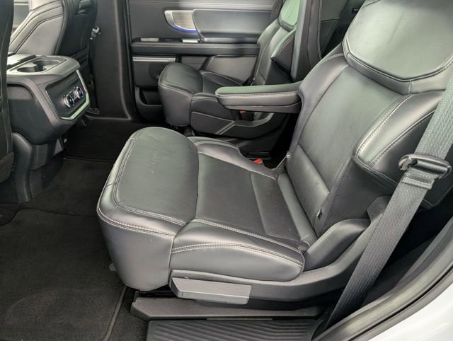 Used 2025 Ford Expedition Platinum image 27