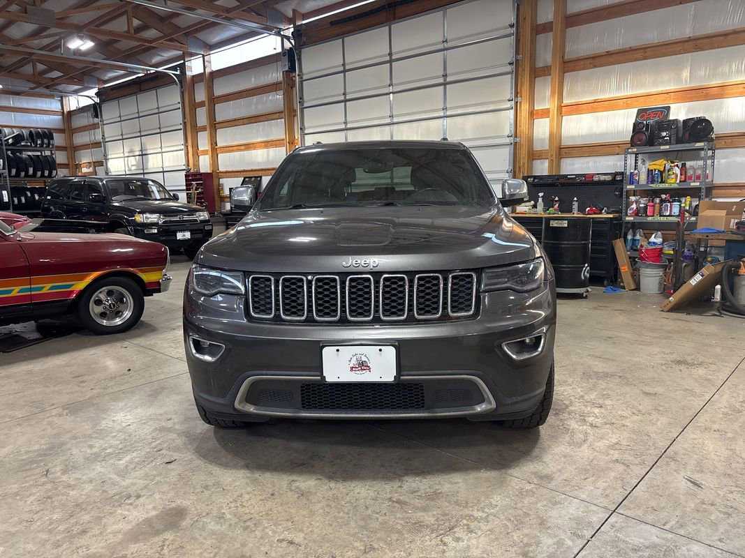Used 2019 Jeep Grand Cherokee Limited w/ Luxury Group II image 2