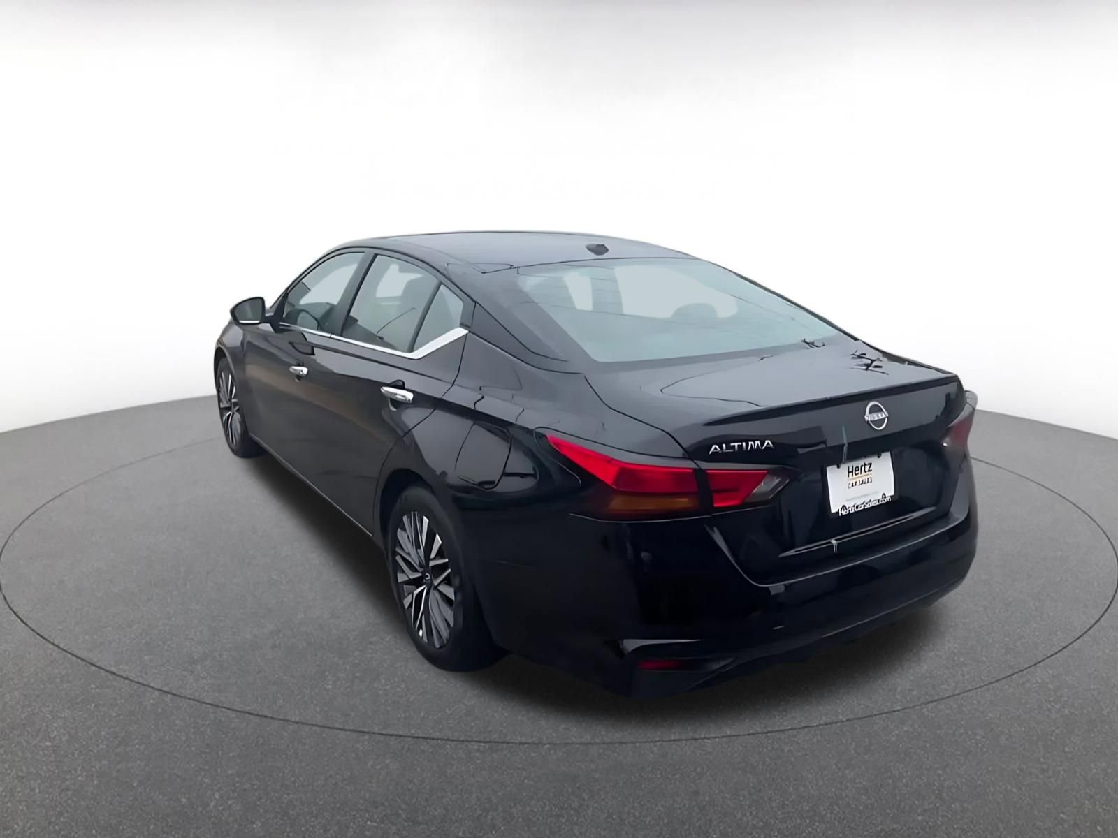 Used 2025 Nissan Altima 2.5 SV FWD image 11