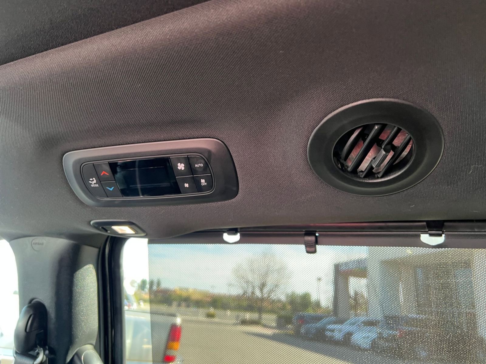 Used 2025 Chrysler Pacifica Limited image 27