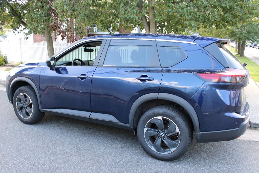 Used 2024 Nissan Rogue SV FWD image 9