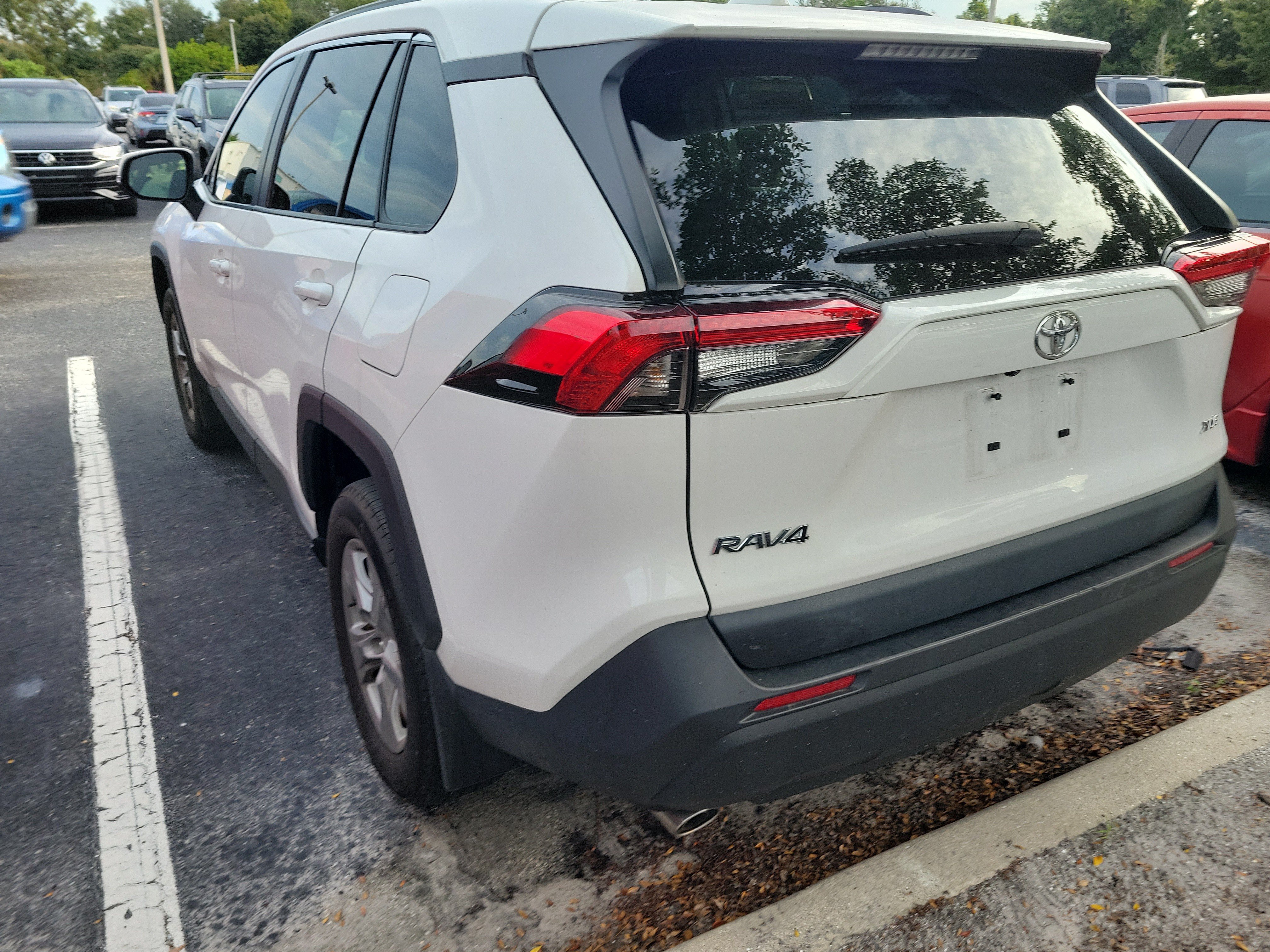 Used 2024 Toyota RAV4 XLE w/ Convenience Package FWD image 7