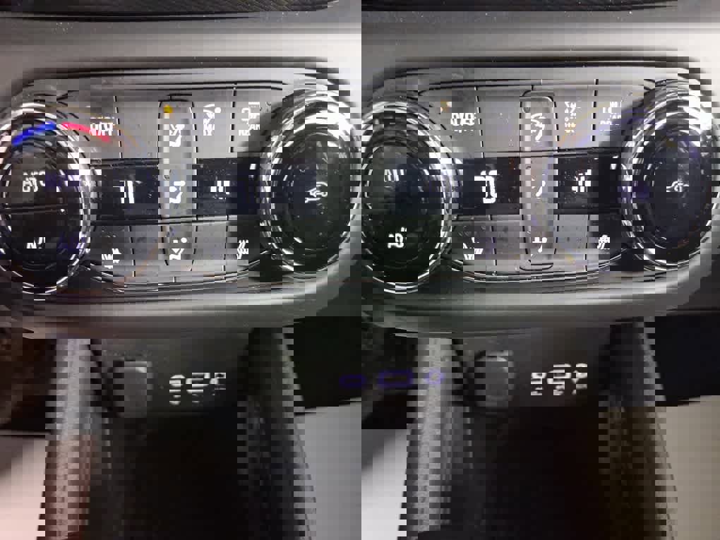 Used 2023 Chevrolet TrailBlazer RS w/ Sun and Liftgate Package image 46