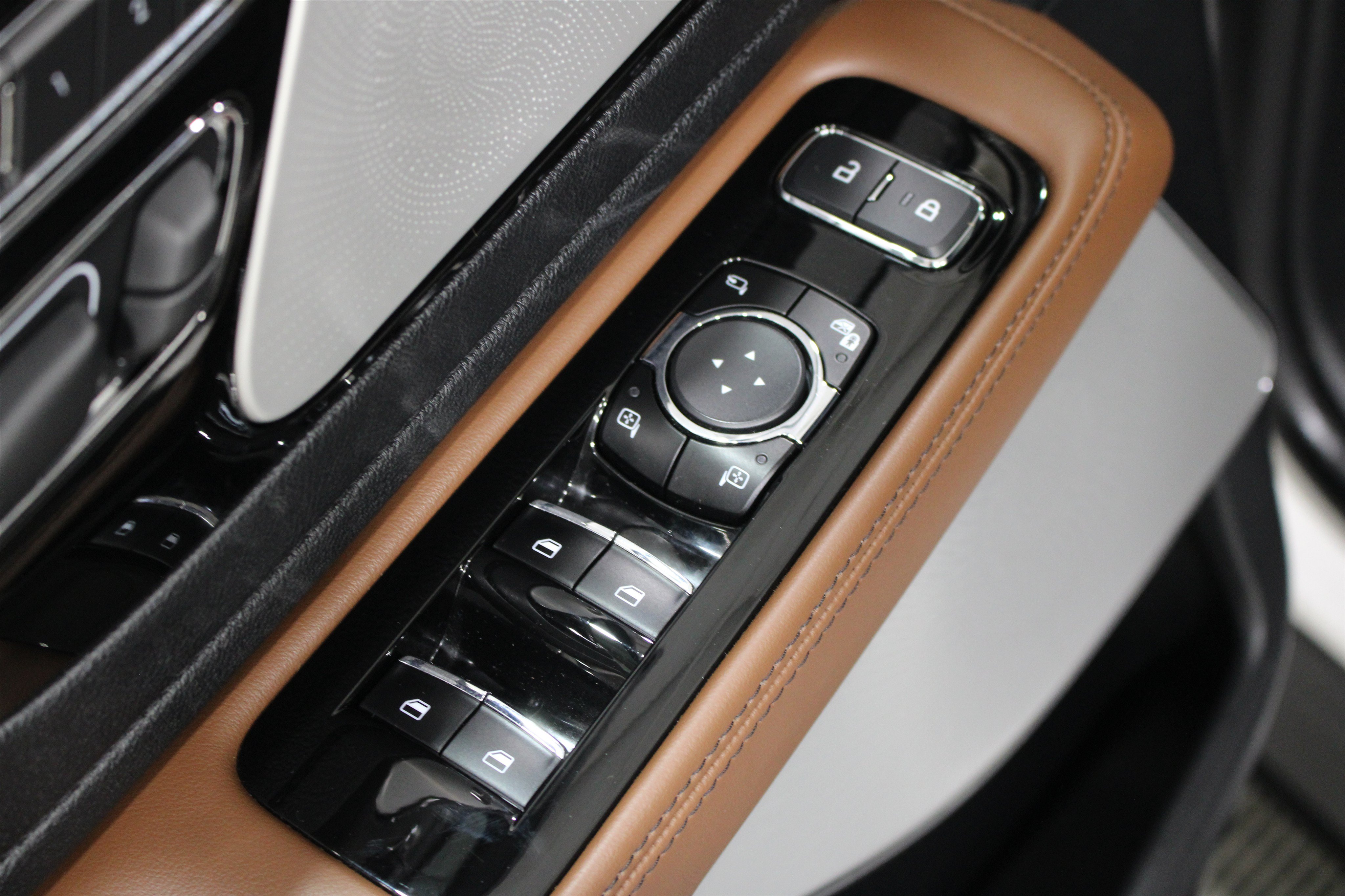 Certified 2023 Lincoln Aviator Grand Touring w/ Equipment Group 301A AWD/4WD image 6