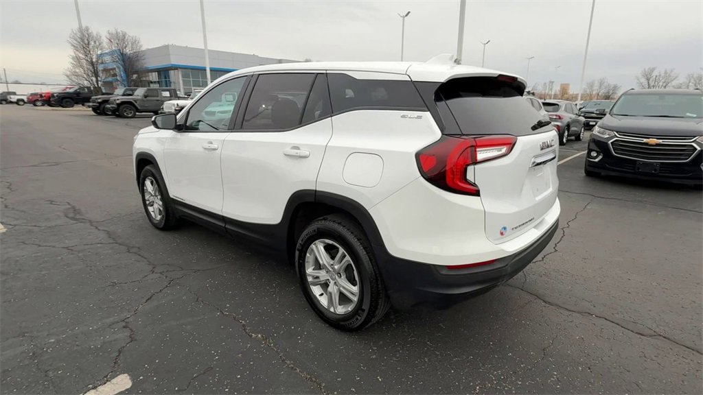 Used 2023 GMC Terrain SLE image 6